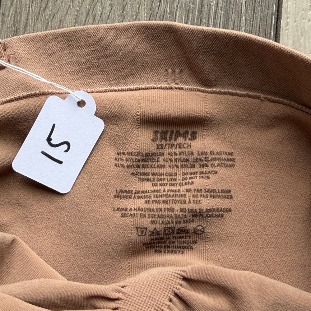 SKIMS Seamless Sculpt Strapless Shortie Bodysuit - Picture 4 of 6